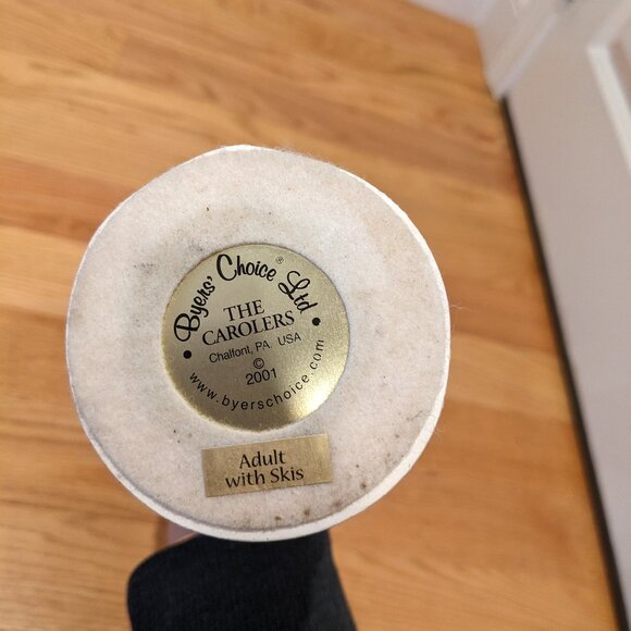 Byers Choice Caroler, Woman with(out) Skis - Picture 7 of 7